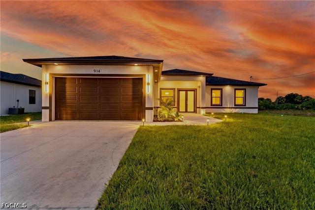 914 Manresa Ave S, Lehigh Acres, FL 33974