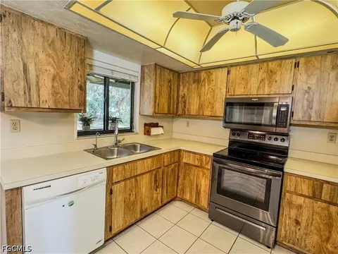 Kitchen - 75 Hardee St, Labelle, FL 33935 photo 2 of 2