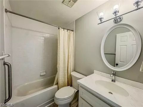 Bath - 75 Hardee St, Labelle, FL 33935 photo 1 of 2