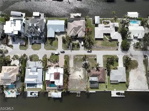 227 Channel Dr, Naples, FL 34108 photo 3