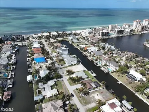 227 Channel Dr, Naples, FL 34108 photo 2
