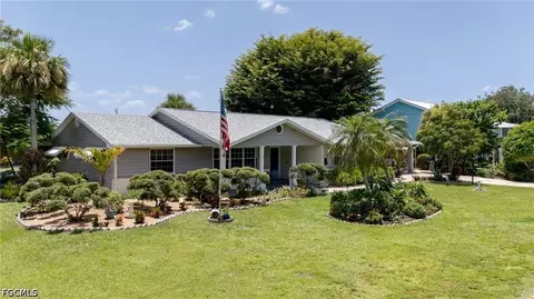 94 Gold Key Ct, North Fort Myers, FL 33917