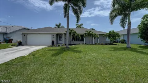 237 SE 20th Ct, Cape Coral, FL 33990