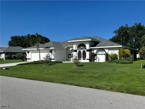 22 SE 14th Ct, Cape Coral, FL 33990