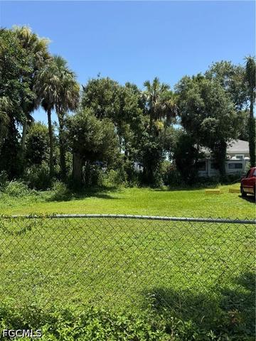 547 San Bernardino St, North Fort Myers, FL 33903