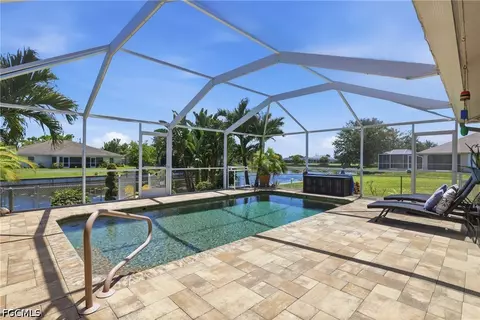 522 SE 4th St, Cape Coral, FL 33990