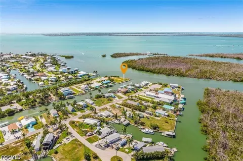 2272 York Rd, Saint James City, FL 33956