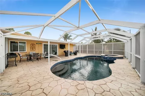 5208 Wilmington Ct, Cape Coral, FL 33904