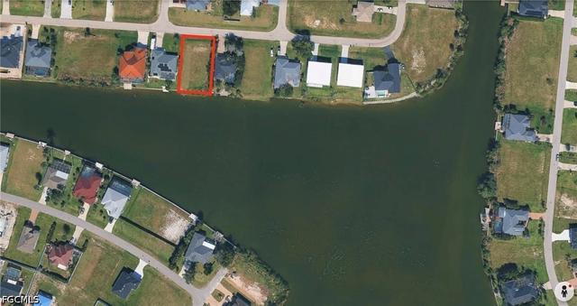 424 NE 9th St, Cape Coral, FL 33909
