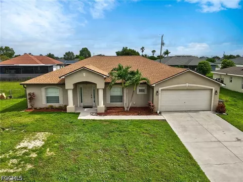 317 NE 9th Ter, Cape Coral, FL 33909