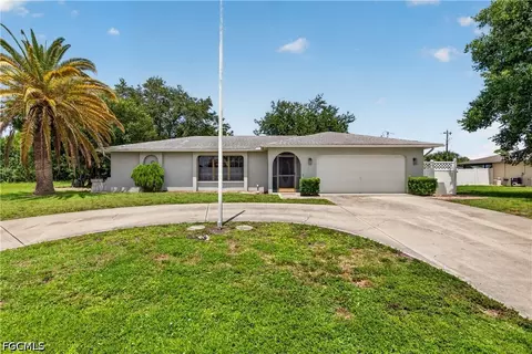 1634 Country Club Blvd, Cape Coral, FL 33990
