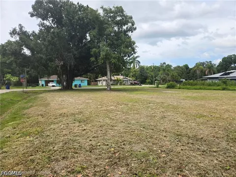 13201 5th St, Fort Myers, FL 33905