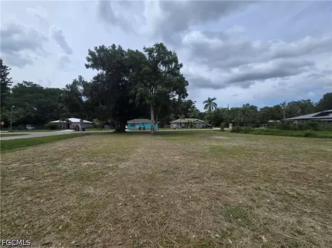 13201 5th St, Fort Myers, FL 33905