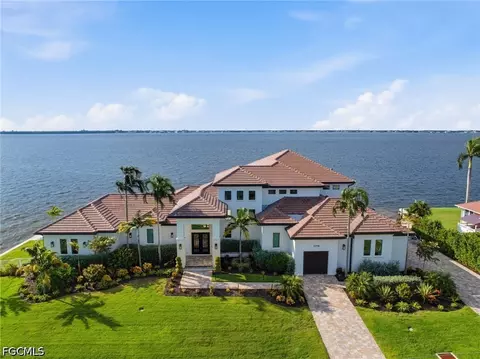 12798 Dennis Dr, Fort Myers, FL 33908