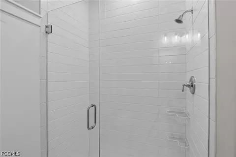 Bath - 17624 Kinzie Ln, Estero, FL 33928 photo 2 of 6