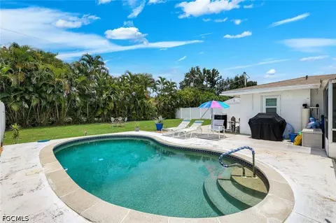 11330 Linda Loma Dr, Fort Myers, FL 33908