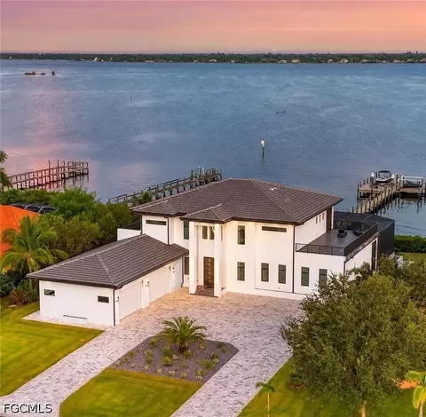 6390 River Club Ct, North Fort Myers, FL 33917