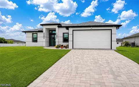 216 NW 10th Ter, Cape Coral, FL 33993