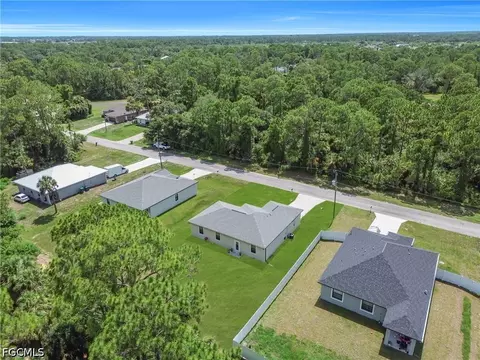 View/Area - 8031 Sandy Cir, Labelle, FL 33935 photo 13 of 14