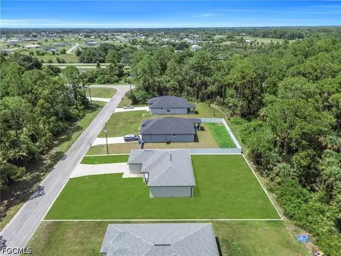 View/Area - 8031 Sandy Cir, Labelle, FL 33935 photo 2 of 14