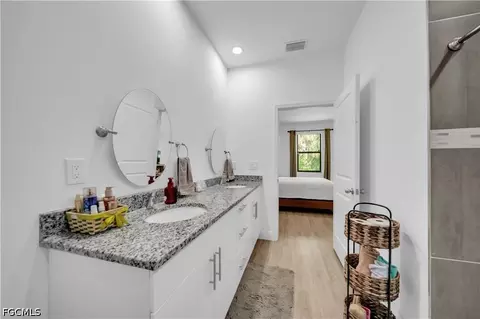 Bath - 8031 Sandy Cir, Labelle, FL 33935 photo 1 of 6