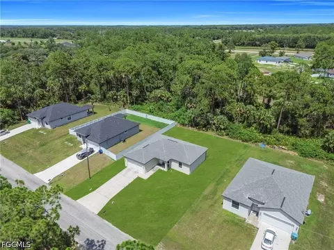 View/Area - 8031 Sandy Cir, Labelle, FL 33935 photo 10 of 14