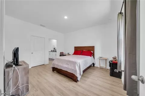 Bedroom - 8031 Sandy Cir, Labelle, FL 33935 photo 1 of 1