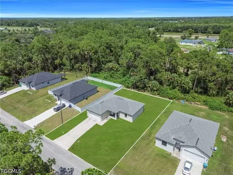 View/Area - 8031 Sandy Cir, Labelle, FL 33935 photo 1 of 14