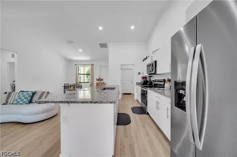 Kitchen - 8031 Sandy Cir, Labelle, FL 33935 photo 5 of 5