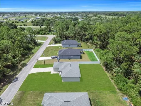 View/Area - 8031 Sandy Cir, Labelle, FL 33935 photo 11 of 14