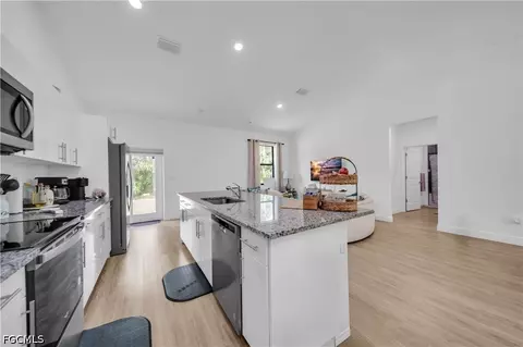 Kitchen - 8031 Sandy Cir, Labelle, FL 33935 photo 1 of 5