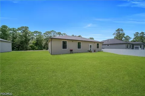 Exterior - 8031 Sandy Cir, Labelle, FL 33935 photo 4 of 4