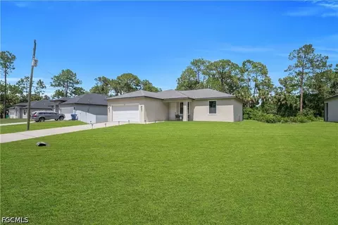 Exterior - 8031 Sandy Cir, Labelle, FL 33935 photo 1 of 4