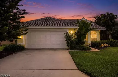 25060 Bay Cedar Dr, Bonita Springs, FL 34134