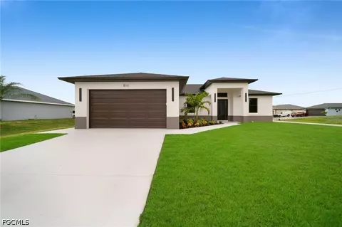 810 Carlfield Ave, Lehigh Acres, FL 33971