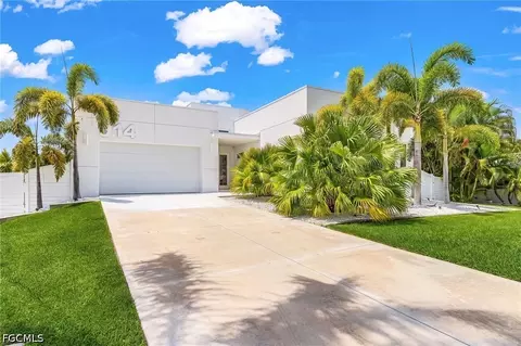 914 Dolphin Dr, Cape Coral, FL 33904