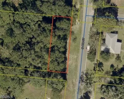 25 N 19-19040-005-0050 N 4th St # -3, Defuniak Springs, FL 32433