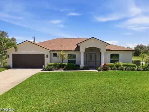2107 NE 19th Pl, Cape Coral, FL 33909