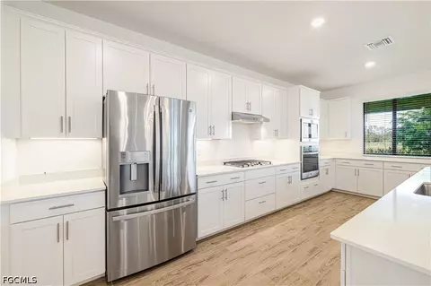 Kitchen - 20933 Napa Loop, Estero, FL 33928 photo 6 of 7