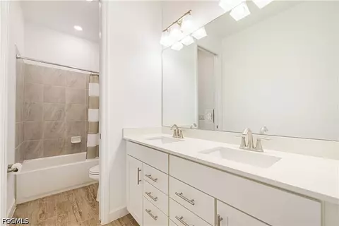 Bath - 20933 Napa Loop, Estero, FL 33928 photo 4 of 5
