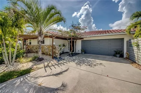 2701 Bruce St, Matlacha, FL 33993