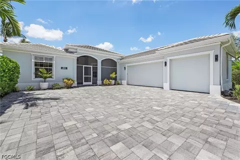 2644 Fairmont Cove Ct, Cape Coral, FL 33991
