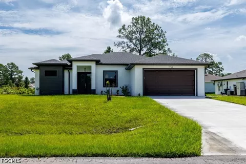 1752 Pine Ave, Lehigh Acres, FL 33972