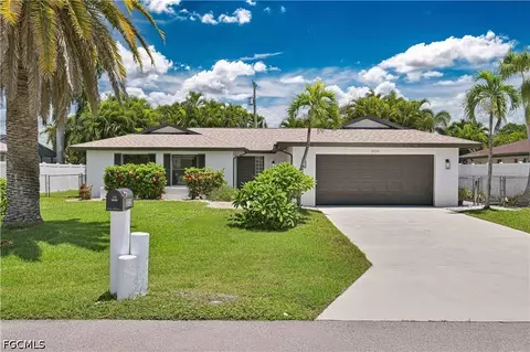 3735 SE 3rd Pl, Cape Coral, FL 33904