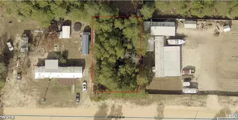 E Fernwood Ct, Defuniak Springs, FL 32433