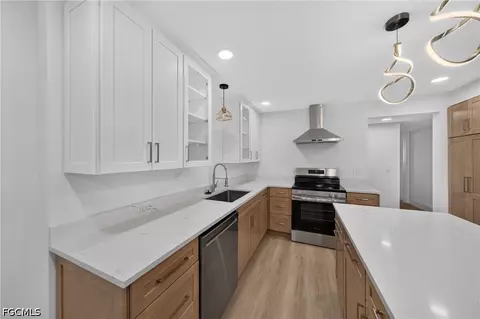 Kitchen - 1730 Bld Egle Dr #A, Naples, FL 34105 photo 7 of 8