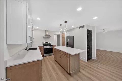 Kitchen - 1730 Bld Egle Dr #A, Naples, FL 34105 photo 5 of 8