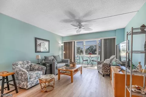 1700 Pine Valley Dr #207, Fort Myers, FL 33907