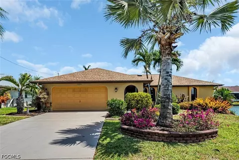219 SE 19th Ct, Cape Coral, FL 33990