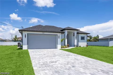 707 NW 7th Pl, Cape Coral, FL 33993